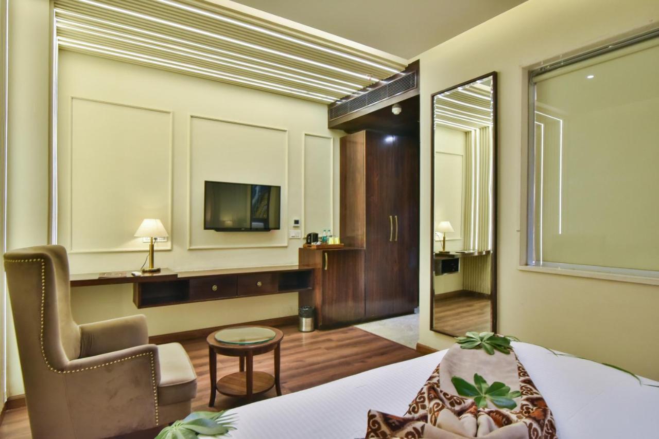 Hotel BR Grand Amritsar Exterior foto