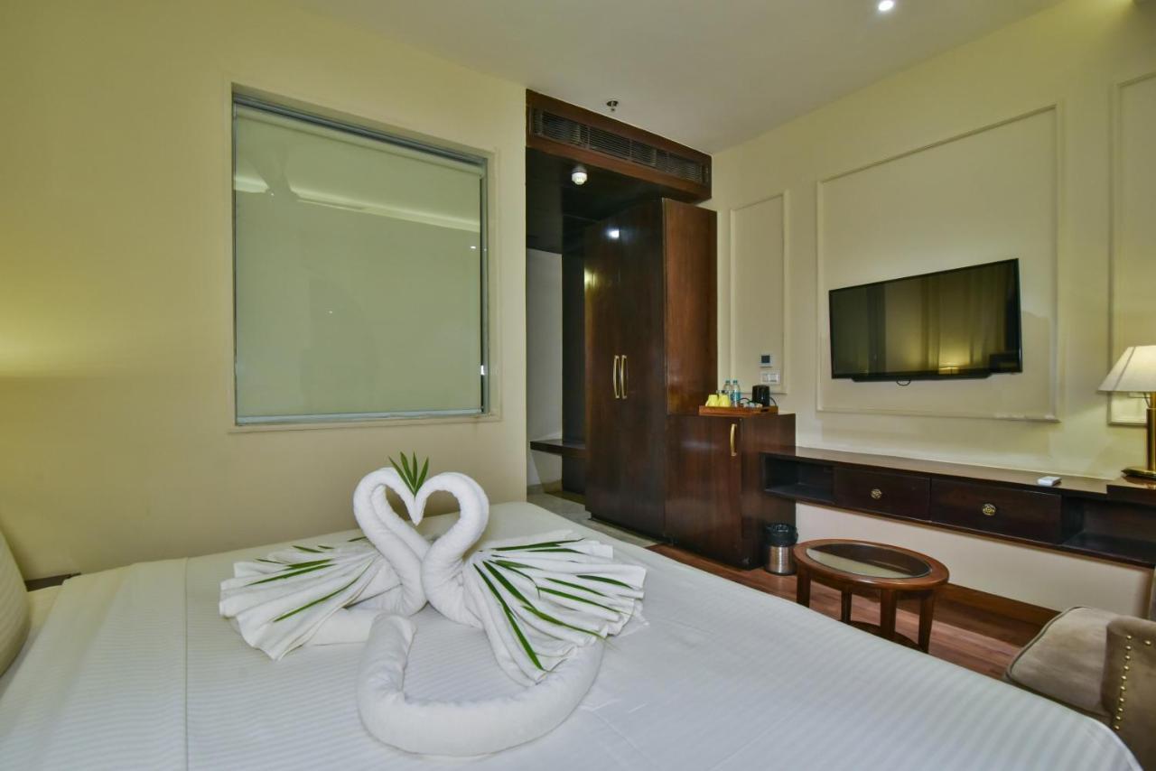 Hotel BR Grand Amritsar Exterior foto