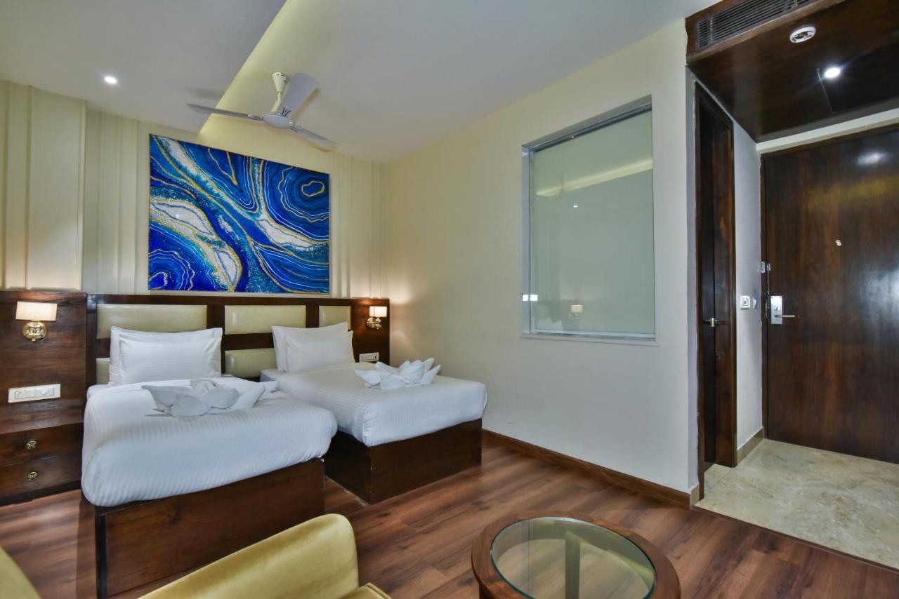 Hotel BR Grand Amritsar Exterior foto