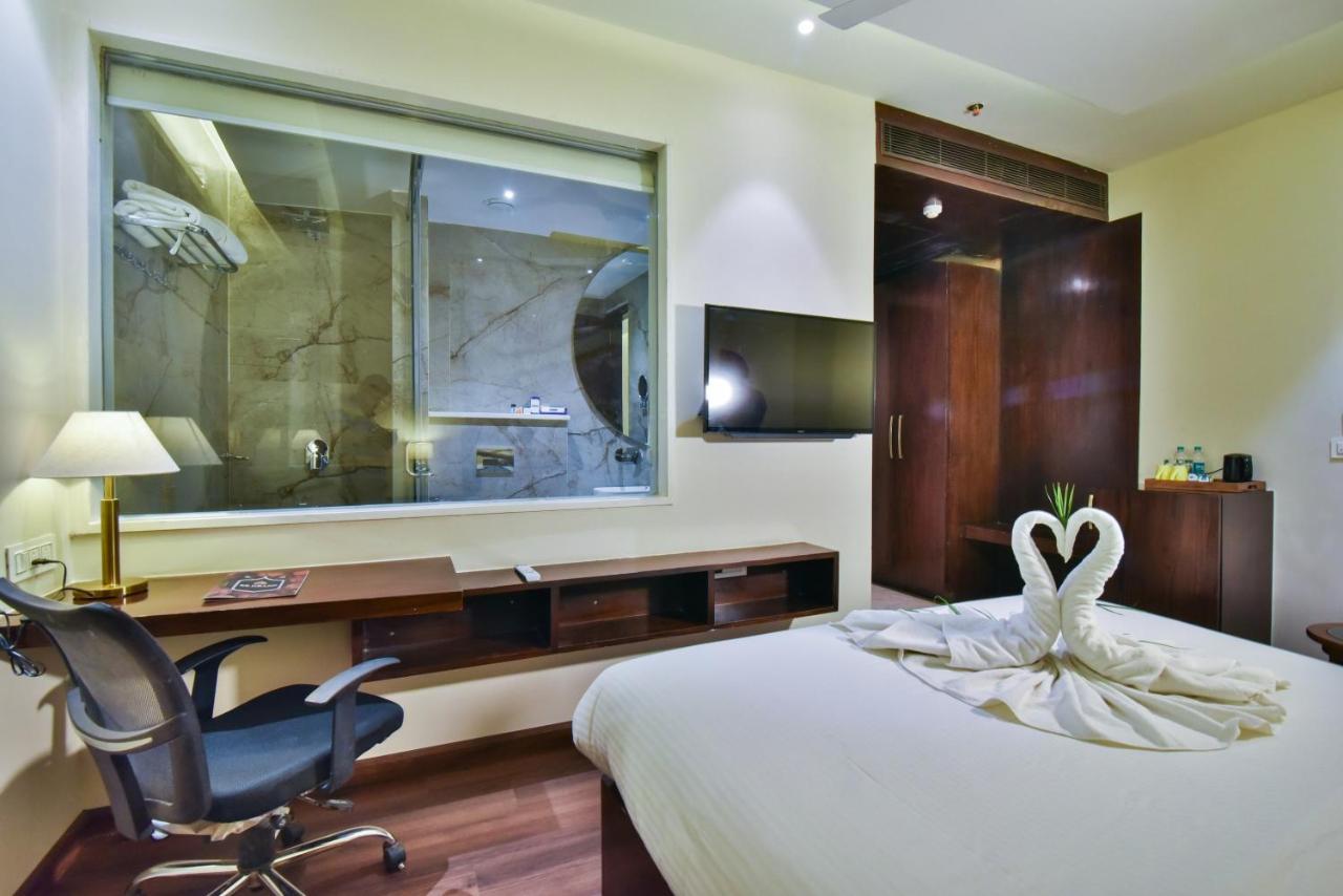 Hotel BR Grand Amritsar Exterior foto