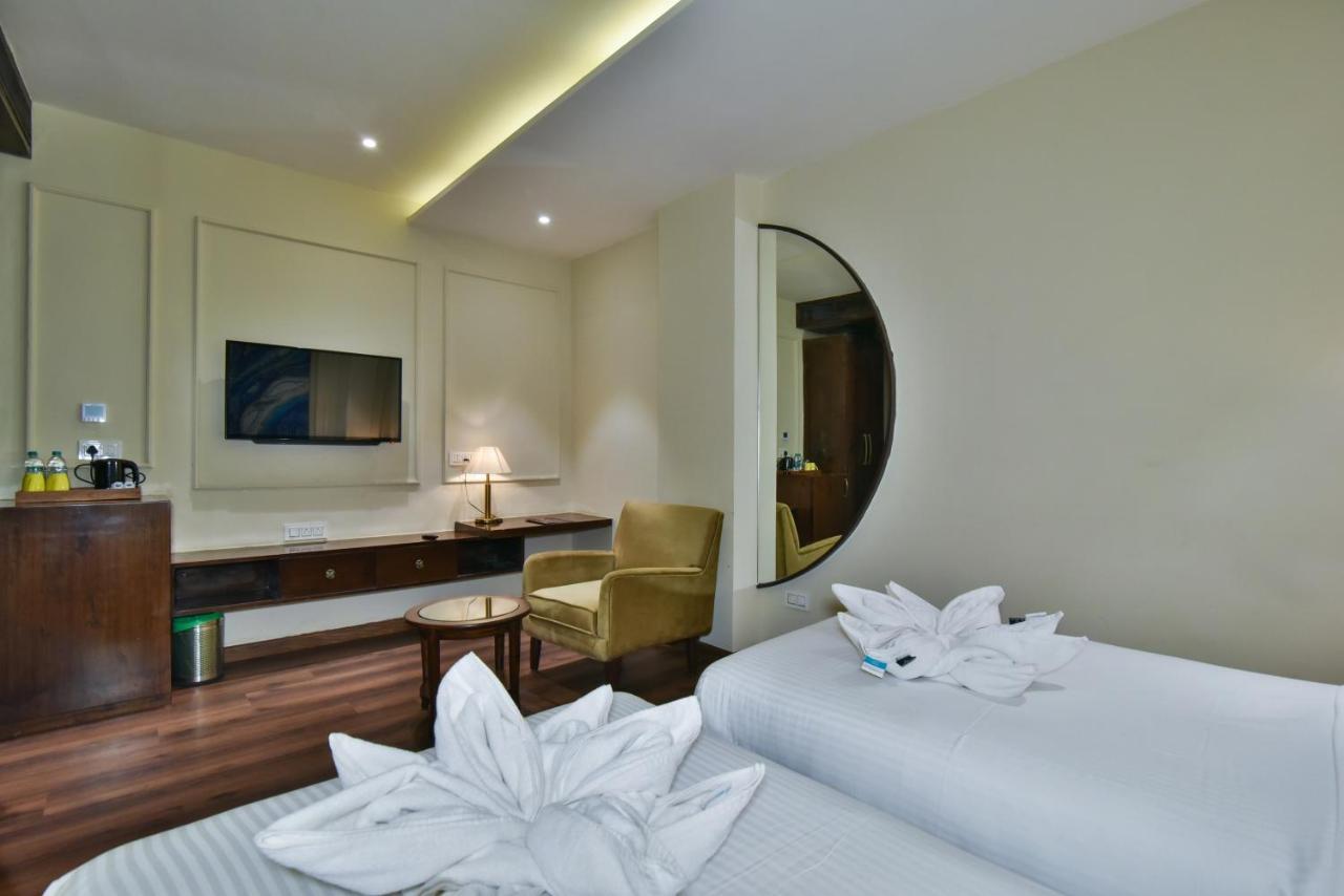 Hotel BR Grand Amritsar Exterior foto
